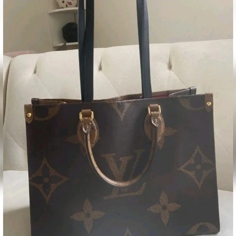 🚫SOLD🚫Louis Vuitton Reverse Monogram On The Go MM - Picture 12 of 16